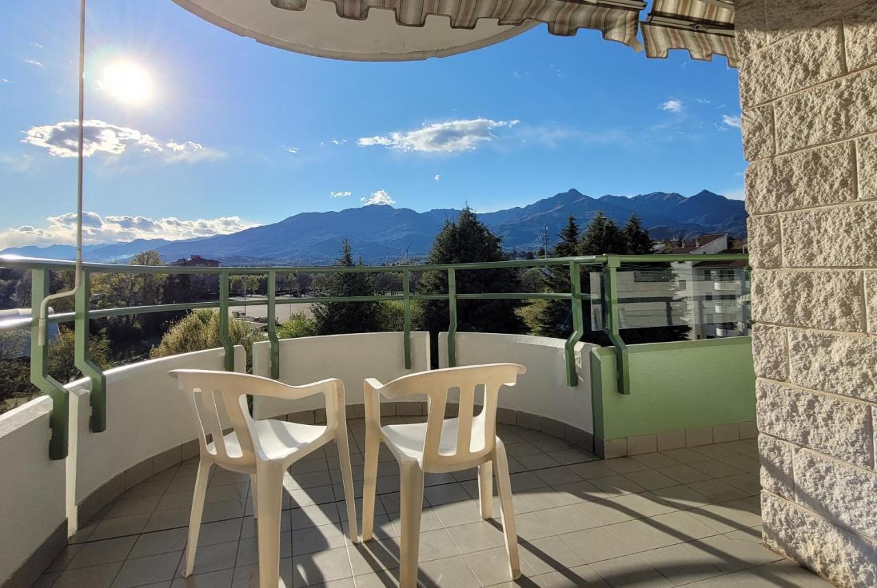 Appartamento Con Vista Montagne Biella Bagian luar foto