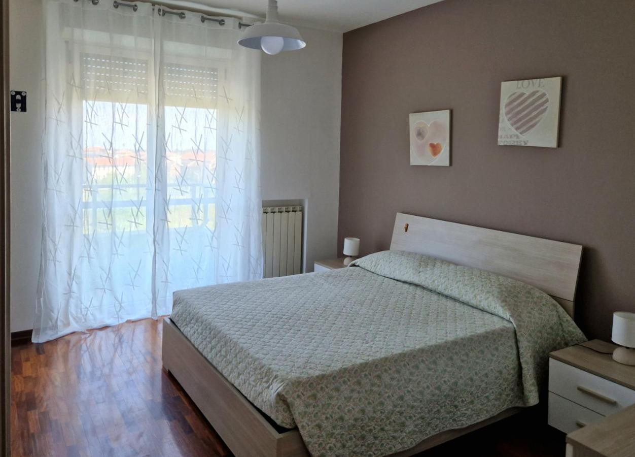 Appartamento Con Vista Montagne Biella Bagian luar foto