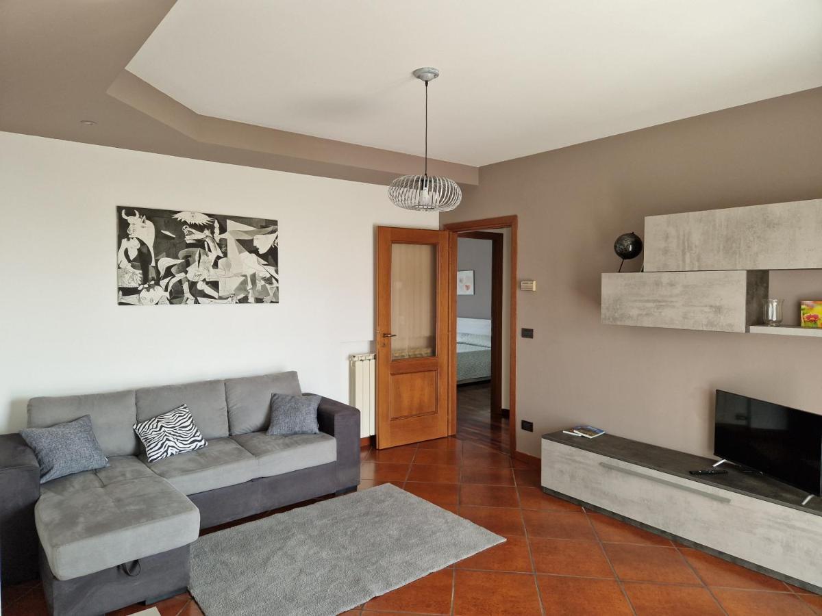 Appartamento Con Vista Montagne Biella Bagian luar foto