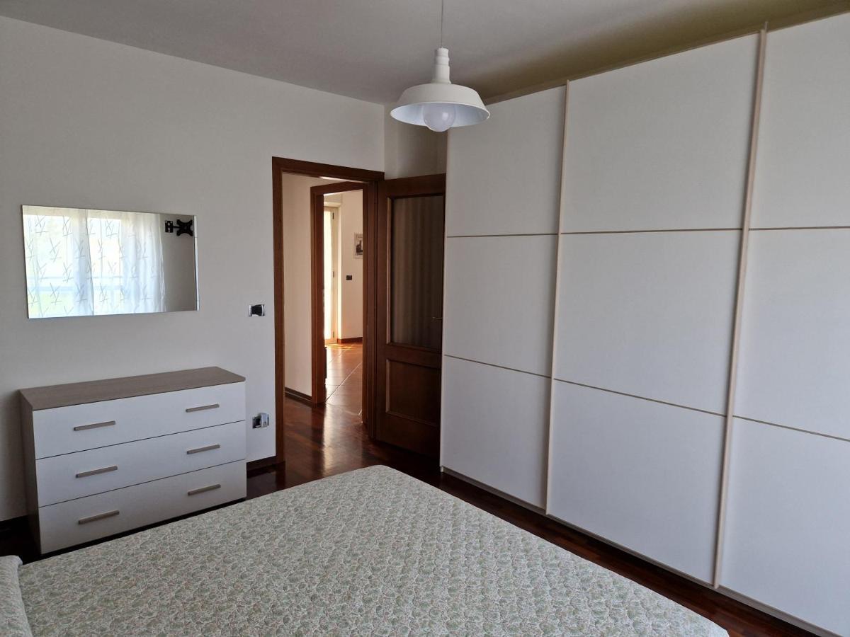 Appartamento Con Vista Montagne Biella Bagian luar foto